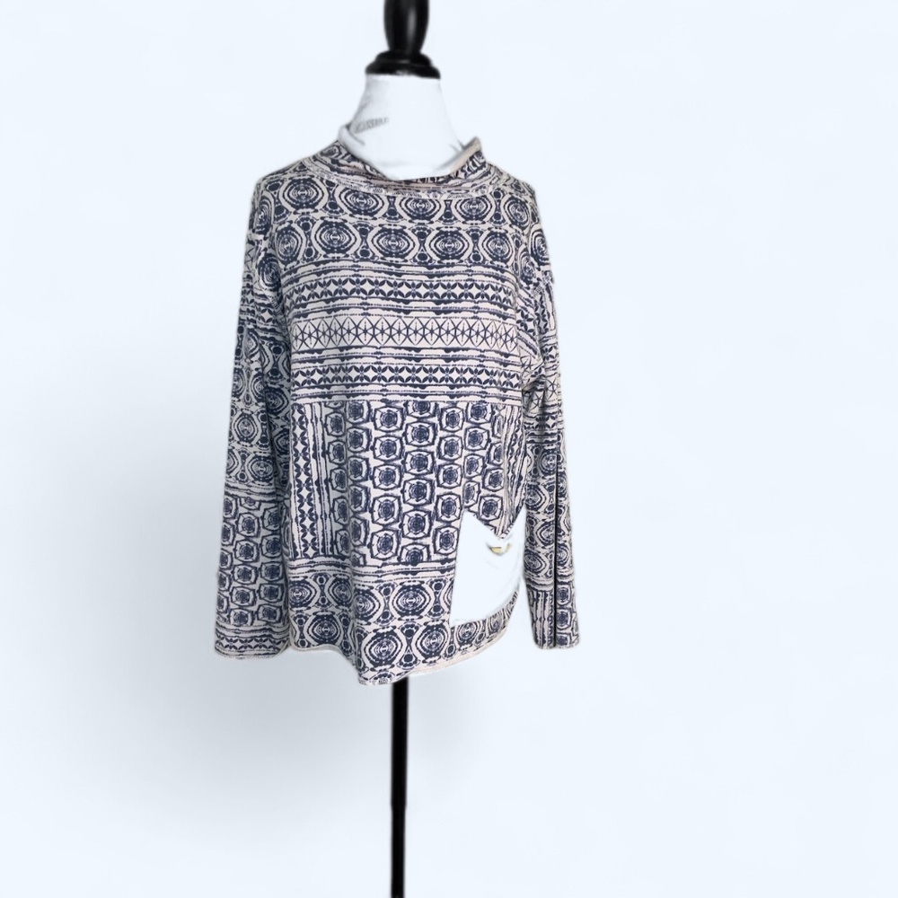 Patterned Blue and White Women's Jersey Top